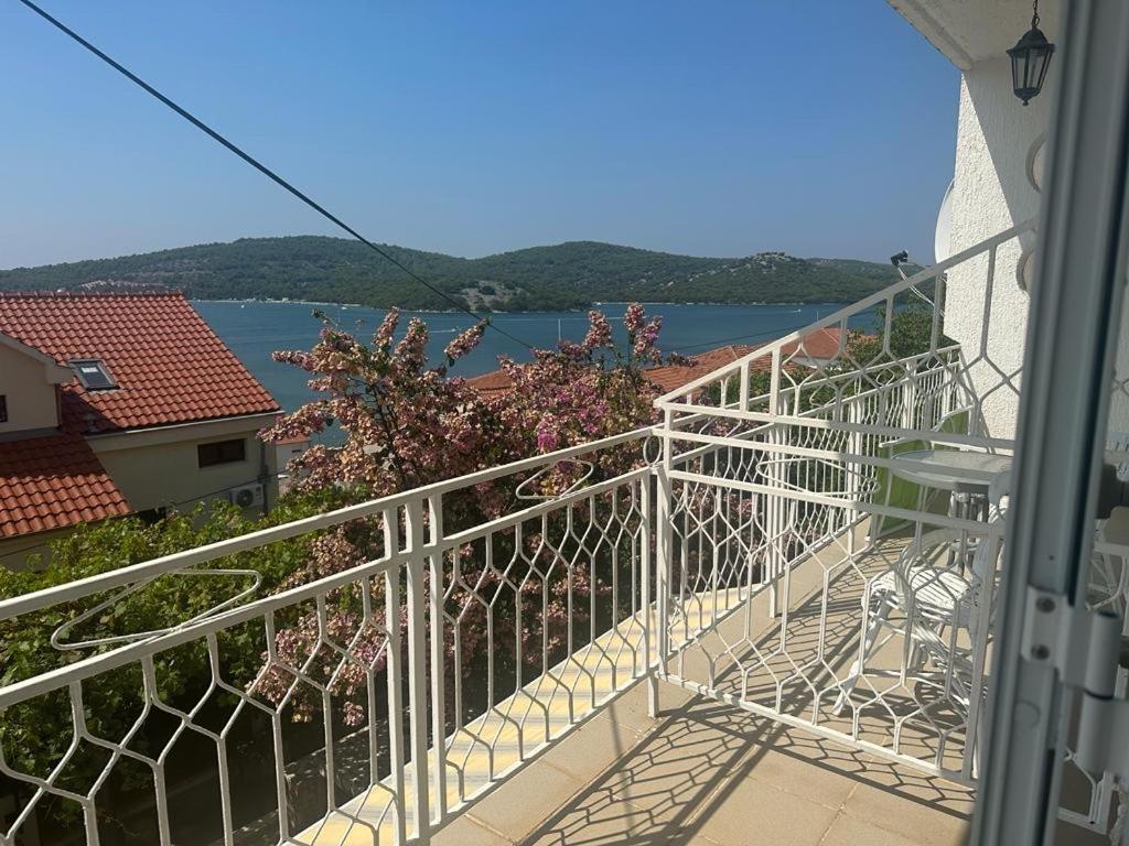 Marina Apartmani Tisno Murter 외부 사진